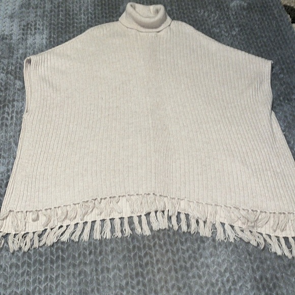 GAP Cableknit turtleneck poncho.  OS/ One Size. - Picture 1 of 8